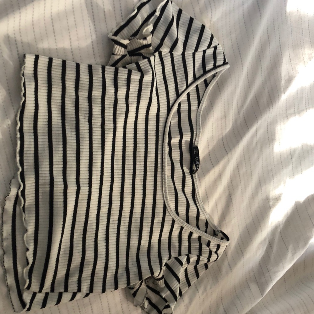 Lettuce trim cropped top